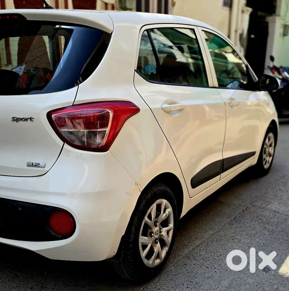 Hyundai I10 Sportz Petrol 2017(november Month)