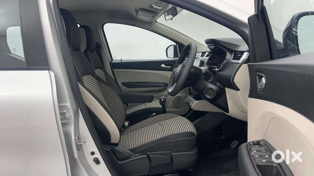Renault Triber Rxz, 2024, Petrol
