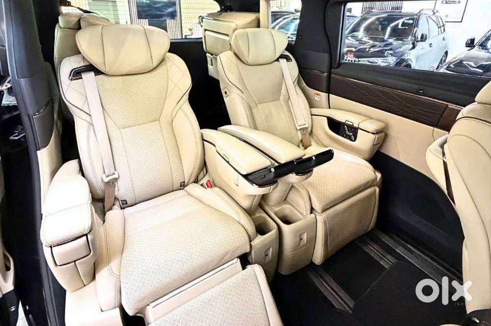Toyota Vellfire 2.5 Executive Lounge, 2025, Petrol