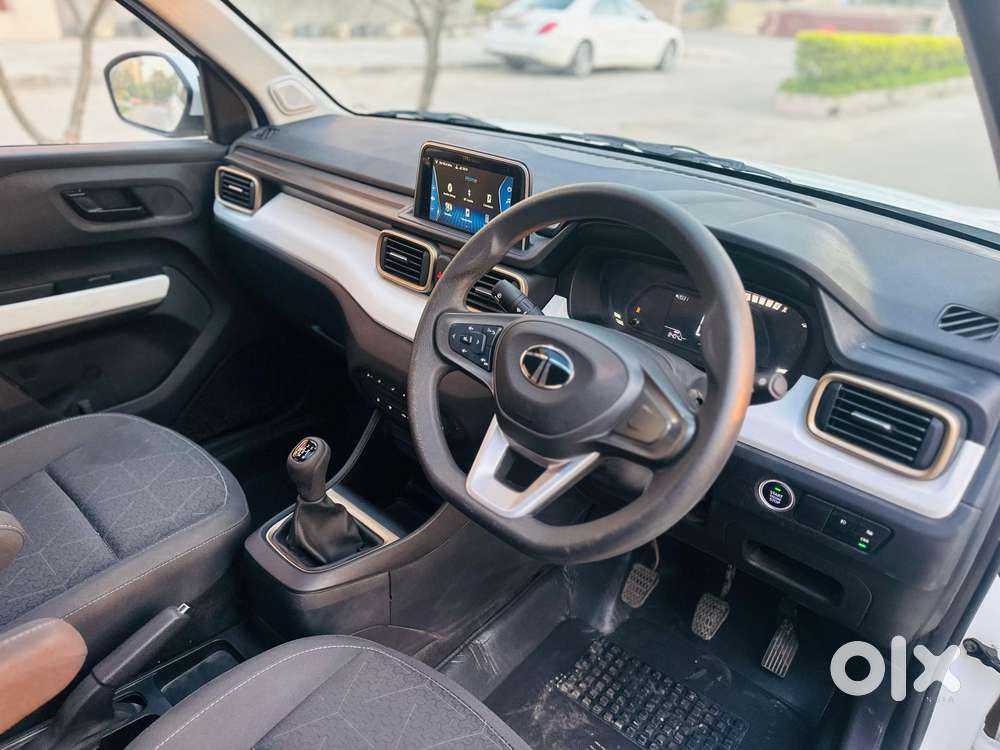 Tata Punch Accomplished Dazzle Amt Sunroof, 2026, Cng & Hybrids