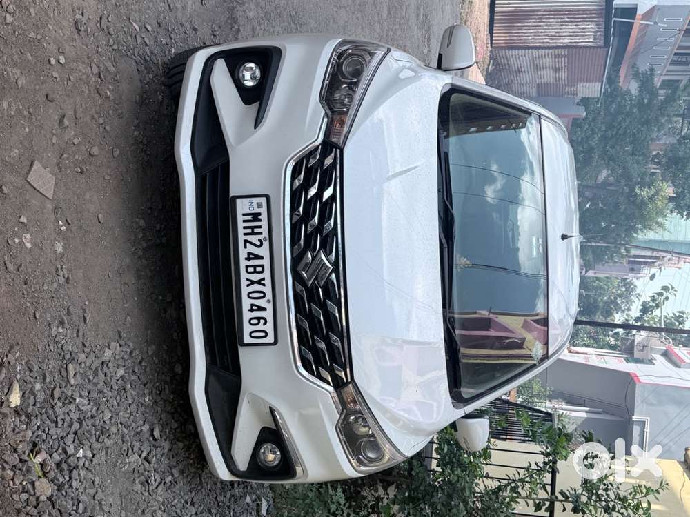 2. 5 Year Old , Ertiga Zxi ( Cng +petrol )