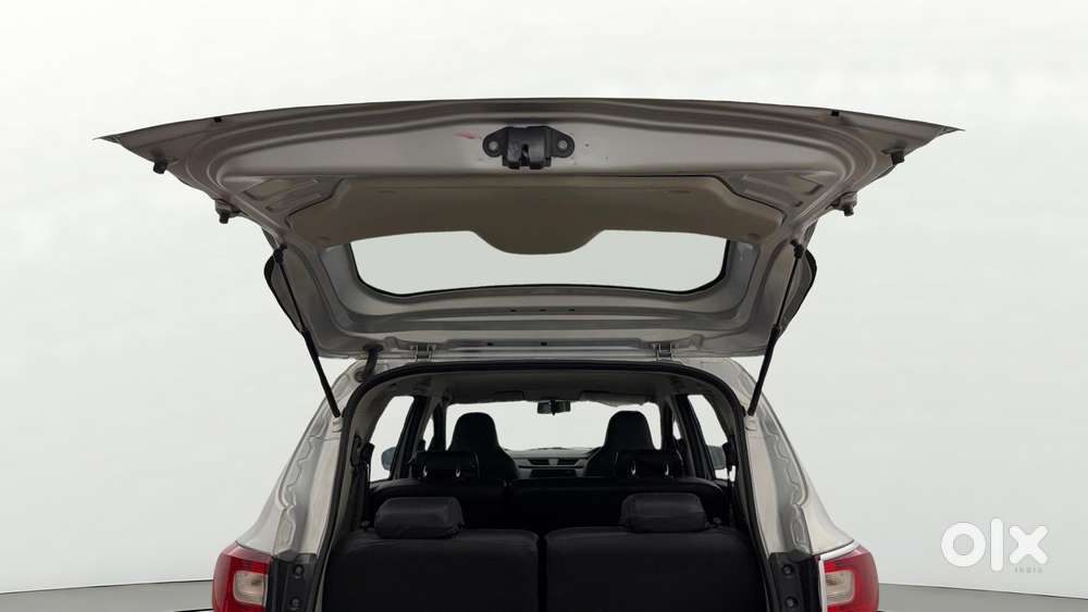 Renault Triber Rxt, 2023, Petrol