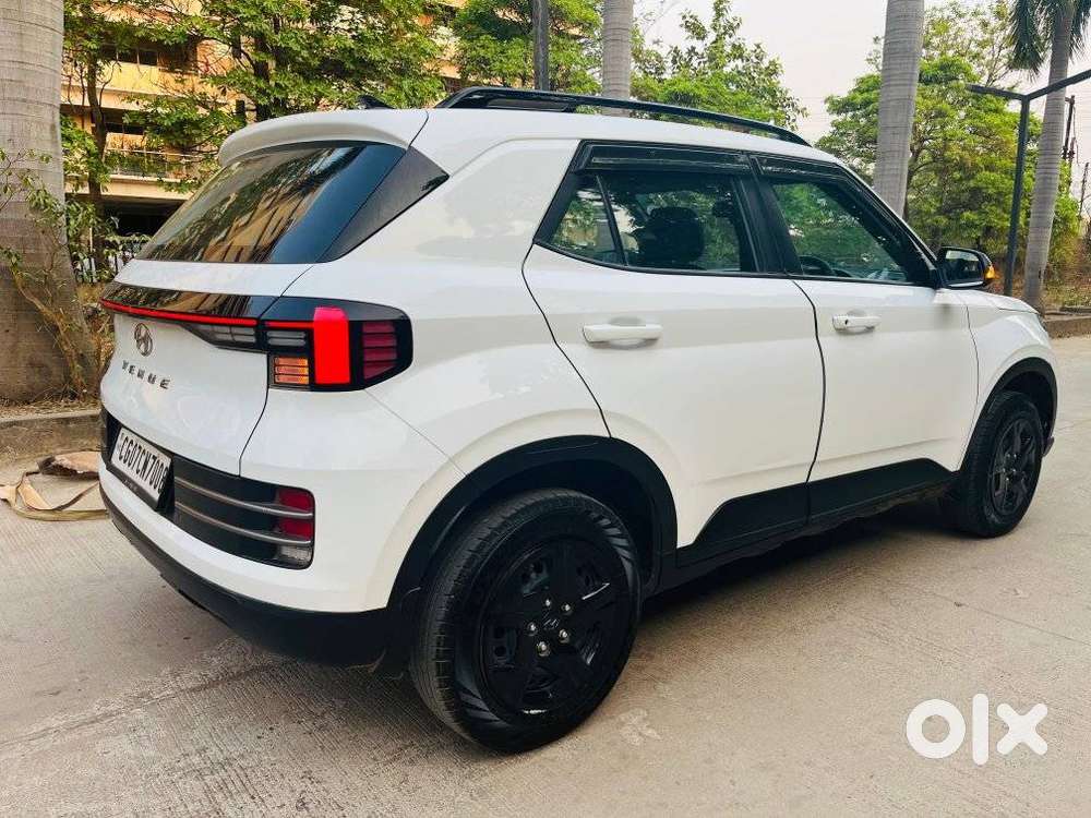 Hyundai Venue S(o) Knight Edition Mt, 2023, Petrol