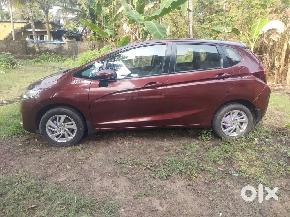 Honda Jazz 2018 Petrol 35000 Km Driven Company Service Well Maintend .