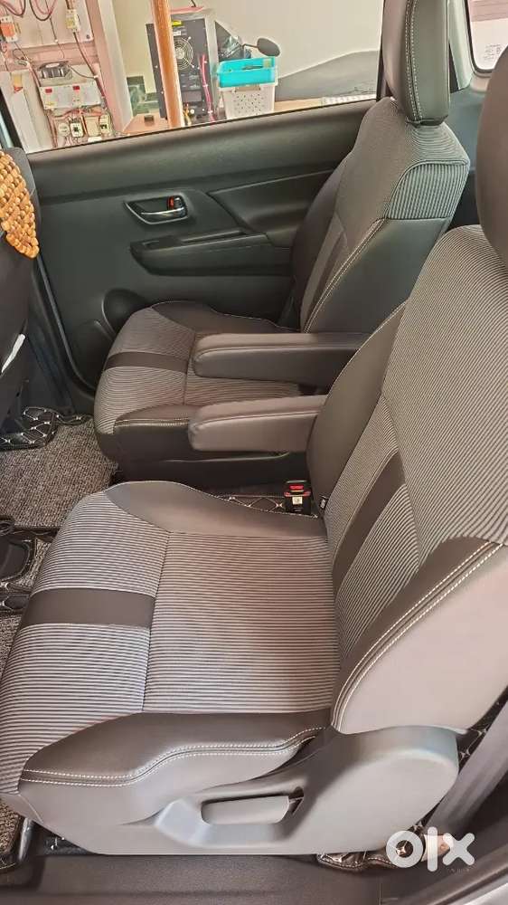 Maruti Suzuki Xl6 2025 Petrol 4700 Km Driven 6 Seater Captain Seat.