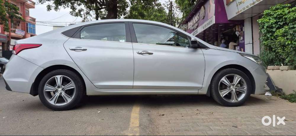 Hyundai Verna Top Model Manual Petrol Sxo Silver