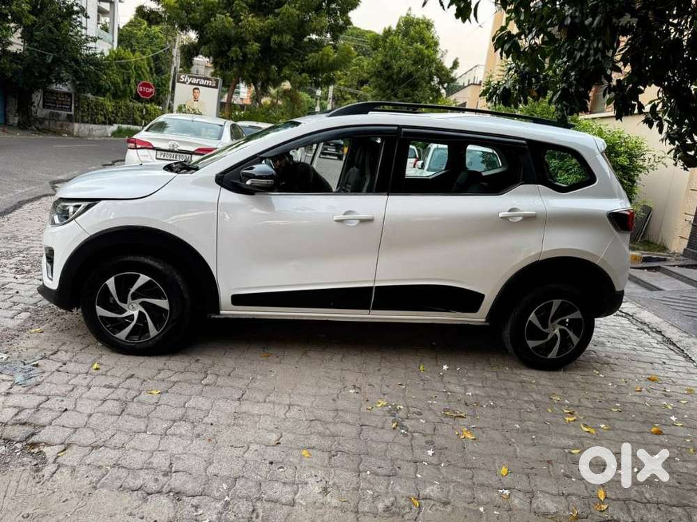 Renault Triber Rxz, 2022, Petrol