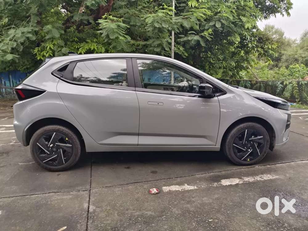 Tata Altroz, 2025, Petrol