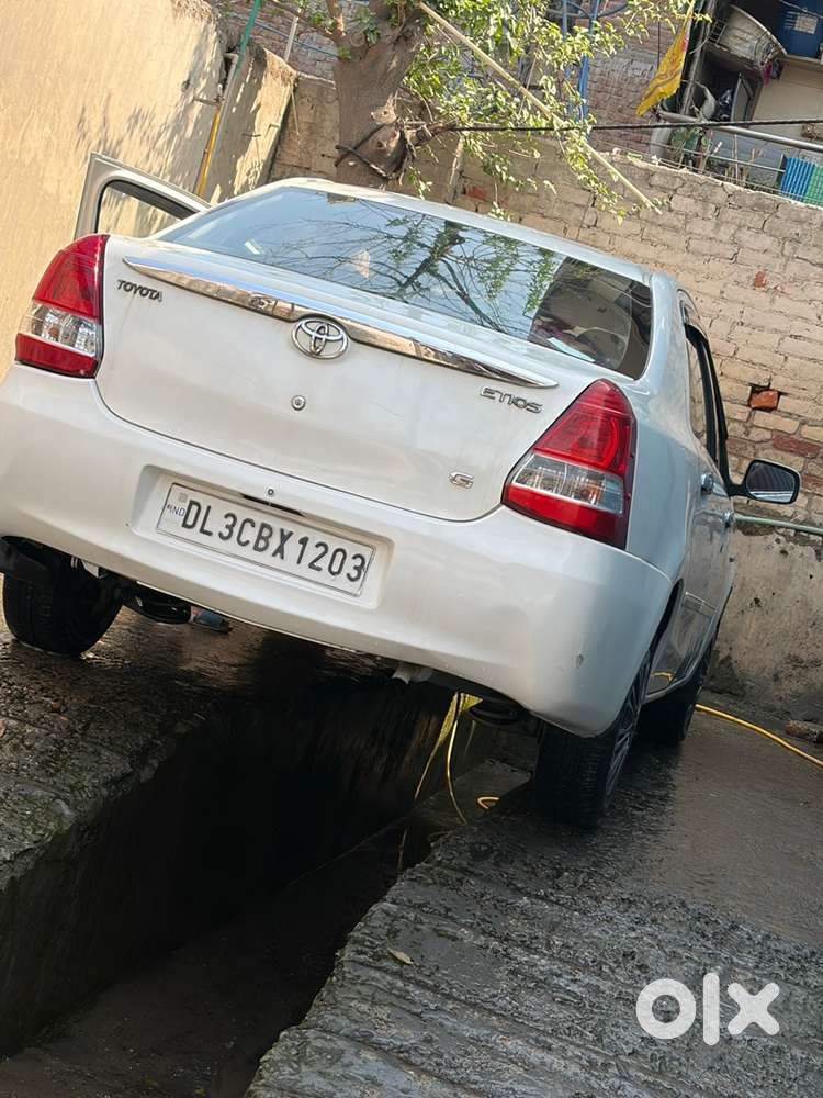 Toyota Etios Cross G 2012 Petrol