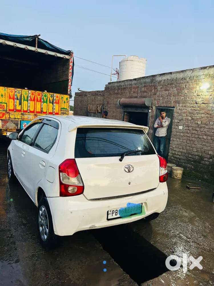 Brand New Condition 80 Percent Tyre Condition Top Model 2015 Model Vd