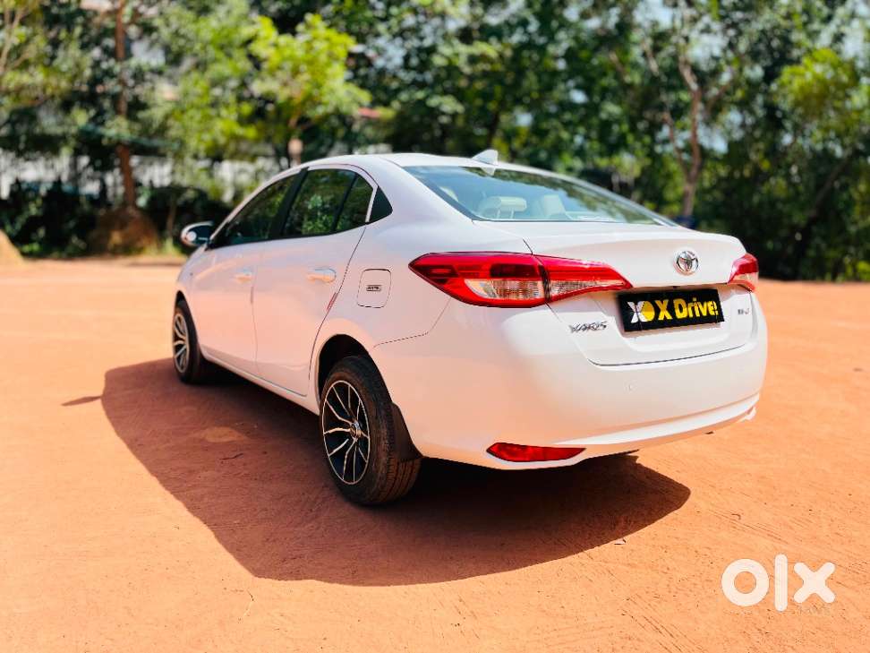 Toyota Yaris J Cvt, 2021, Petrol