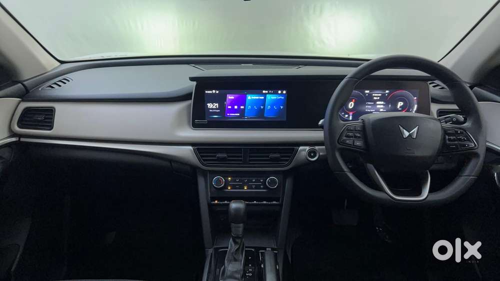 Mahindra Xuv700 2.2 Ax 5 Diesel At 7 Str, 2025, Diesel