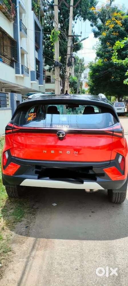 Tata Nexon Creative Plus S Duel Tone Red Colour With Black Roof