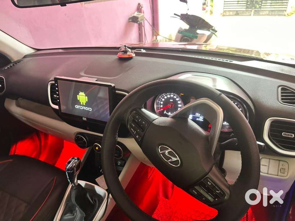 Hyundai Venue Facelift 2022 Petrol 14500 Km Driven