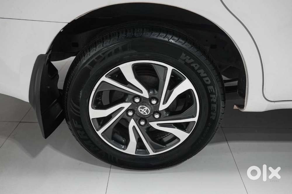 Toyota Innova Crysta 2.4 G Plus Mt 8 Str, 2024, Diesel