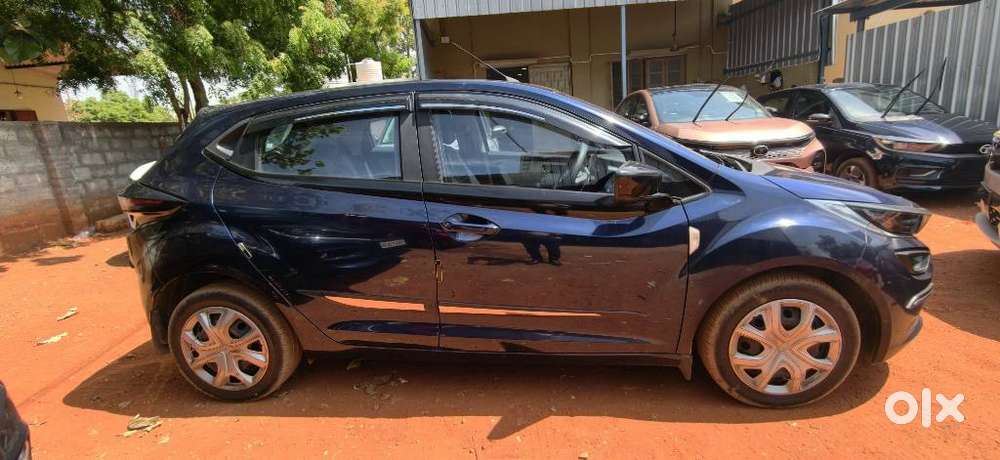 Tata Altroz Xm (s) Petrol, 2022, Petrol