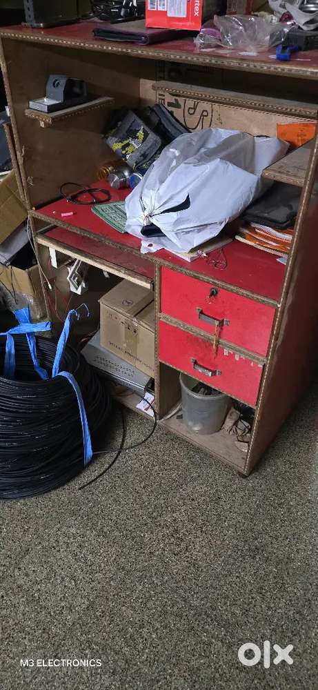 Repairing counter for cell phone repair and ELECTRONICS
