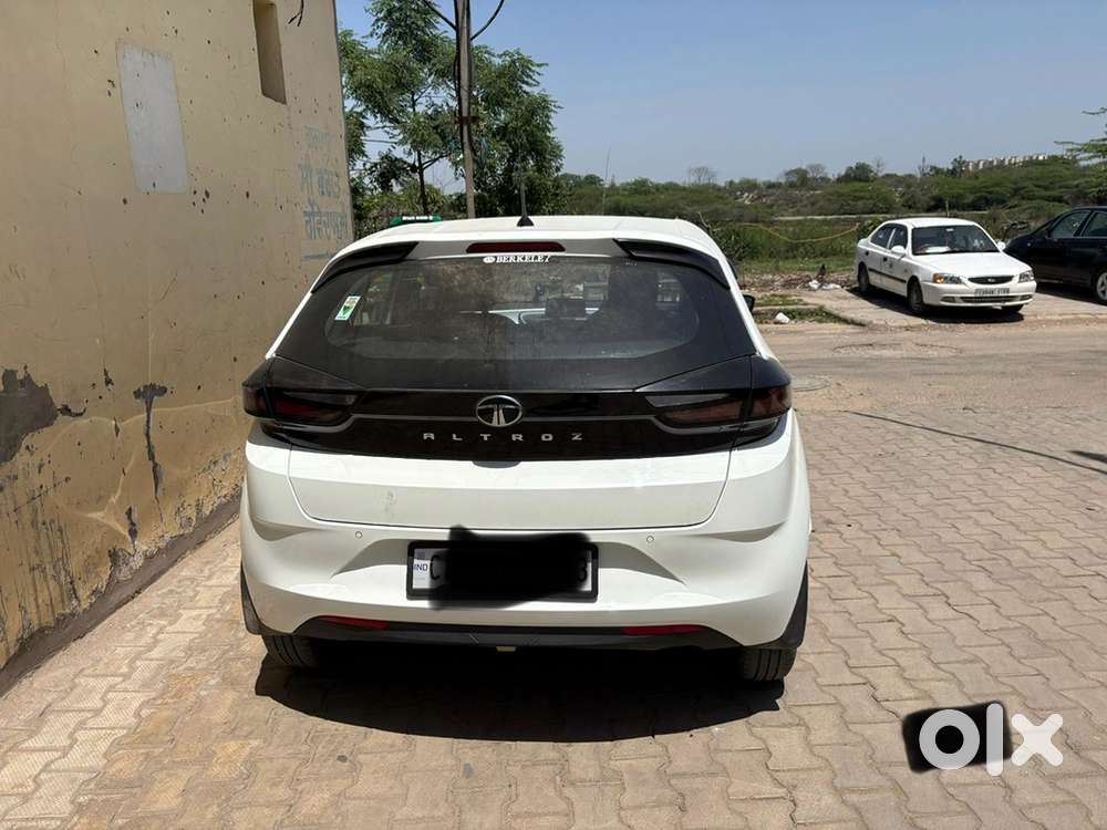 Tata Altroz Petrol 2025