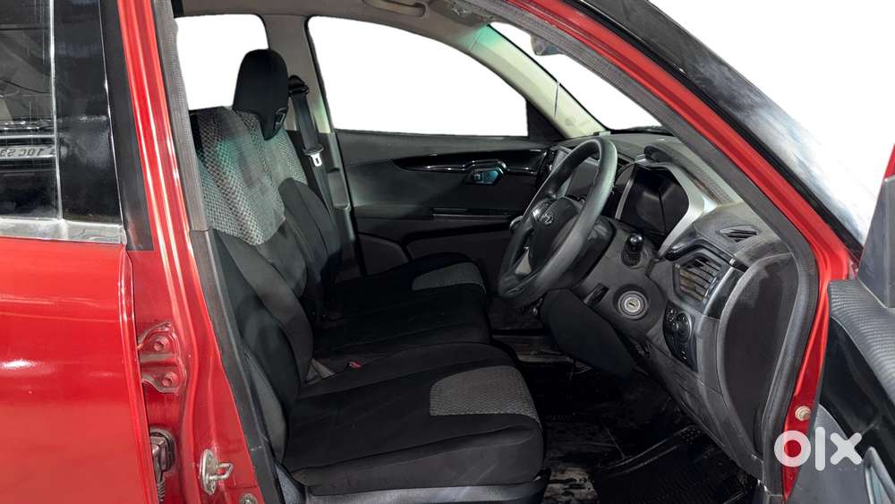 Mahindra Kuv 100 Mfalcon G80 K8 Dual Tone, 2017, Petrol
