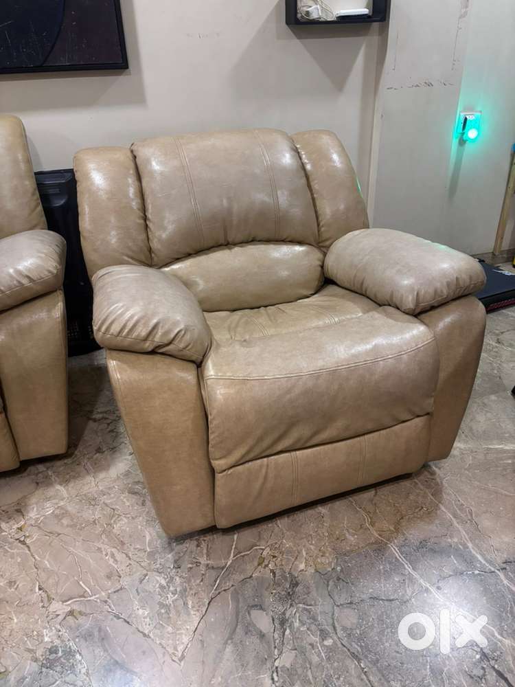 Recliner 3 + 2 + 1 leather sofa, tables, wall art hanging