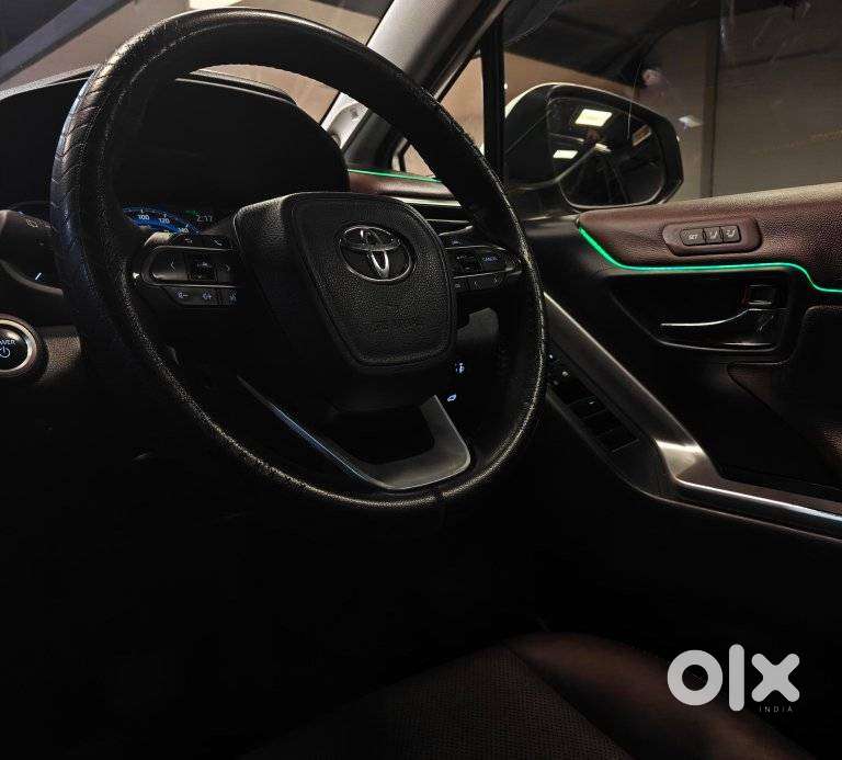 Toyota Innova Hycross 2.0 Zx (o) Hybrid 7 Str, 2024