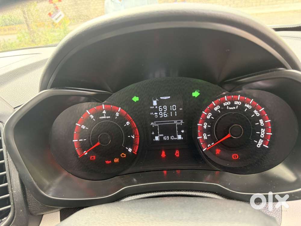 Mahindra Xuv300 W6, 2024, Petrol