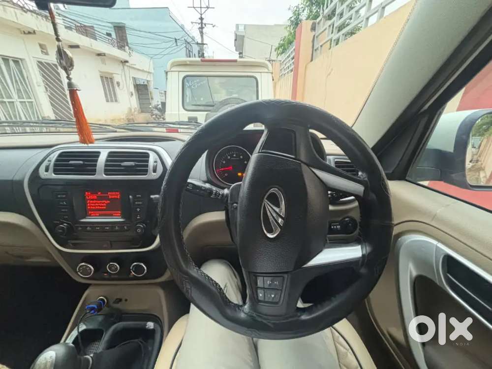 Mahindra Tuv 300 T8 2017