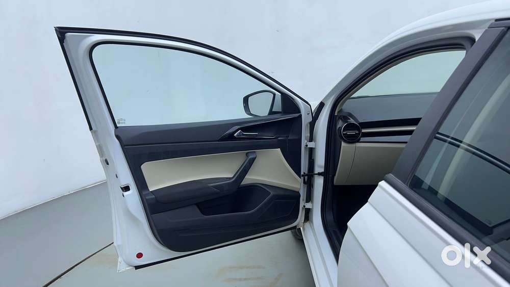Skoda Slavia Ambition 1.0l Tsi At, 2022, Petrol