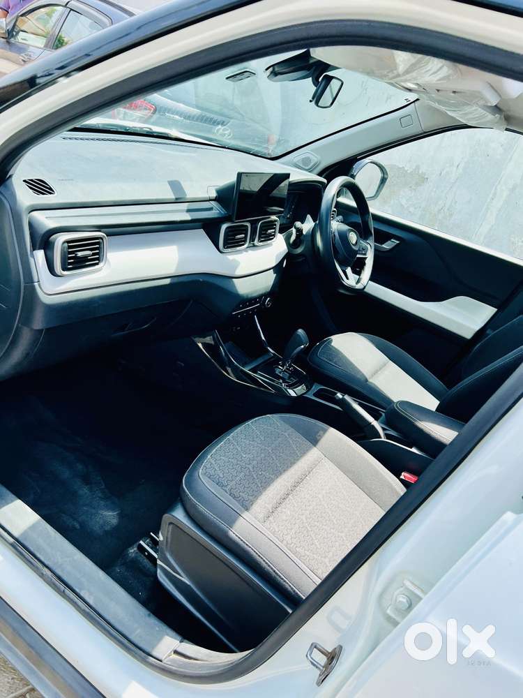 Tata Punch Creative Dual Tone Amt Sunroof, 2026, Petrol