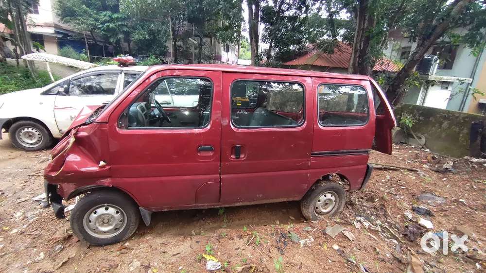 2017 Maruti Eeco | Rear & Front Damaged | Good Engine & Running Cond