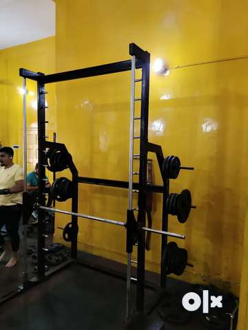 Well condition 5 years old Smith machine Gym Fitness 1789536772