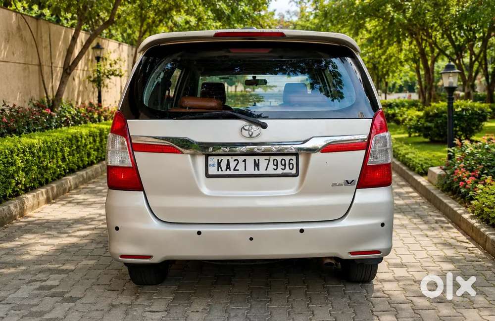 Toyota Innova Diesel 2.5v Model Car For Sale.