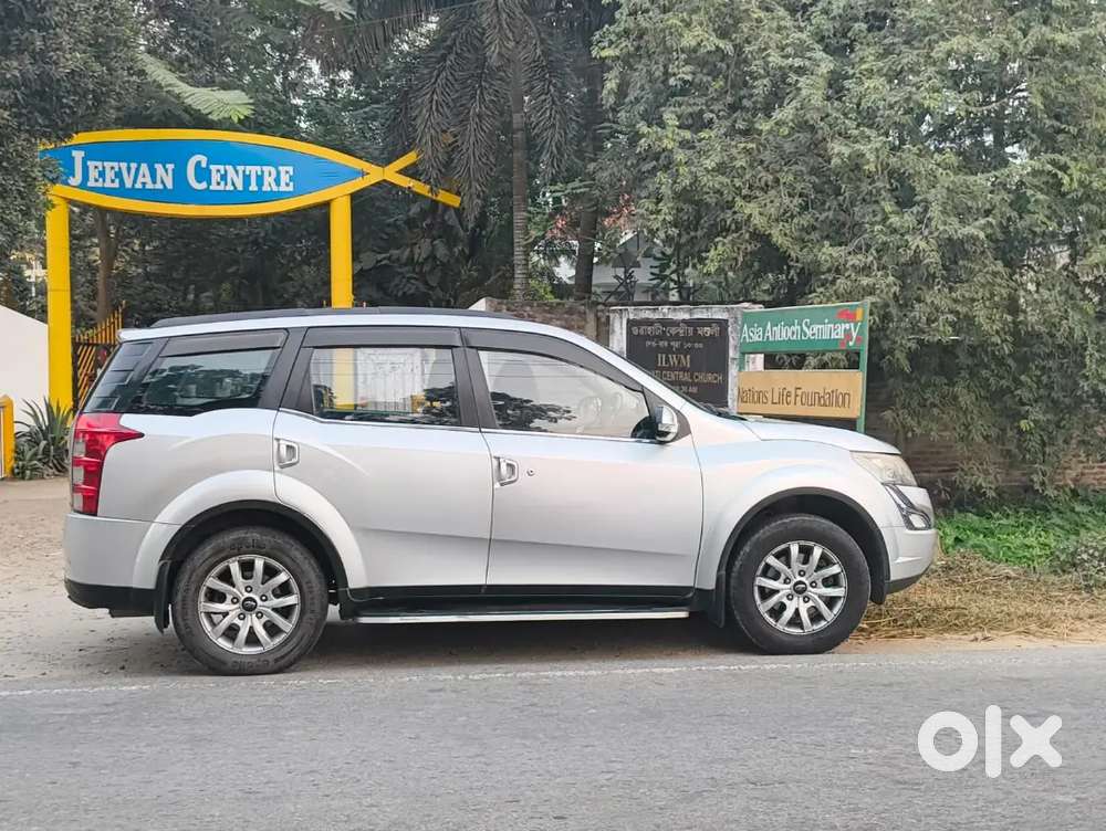 Mahindra Xuv500 W10 2016