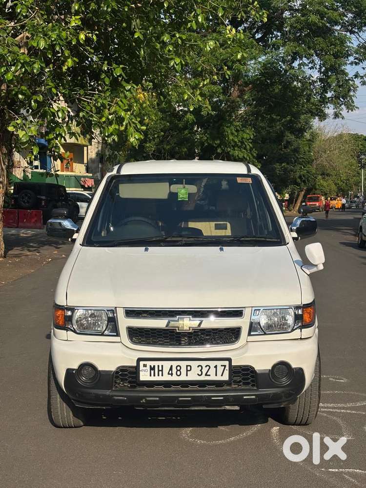 Chevrolet Tavera Lt 10 Seater Bsiii, 2013, Diesel