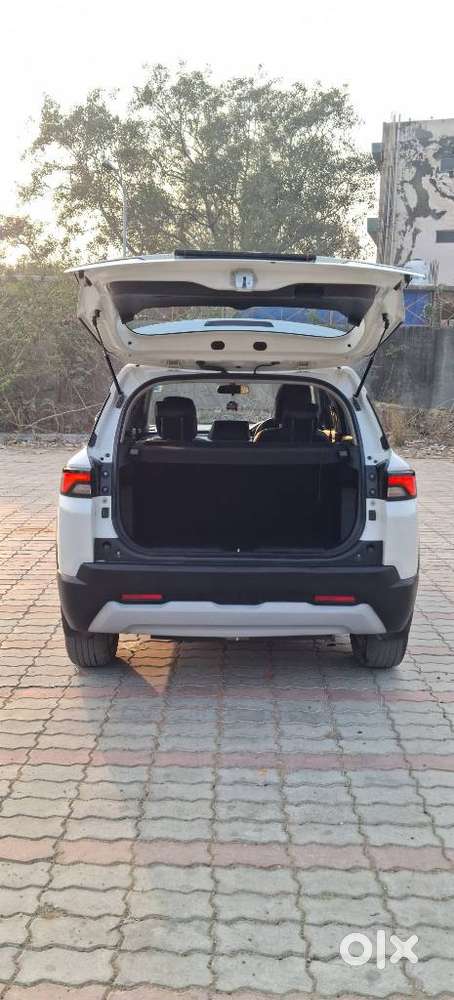 Maruti Suzuki Brezza 1.5 Zxi At Smart Hybrid, 2023, Petrol