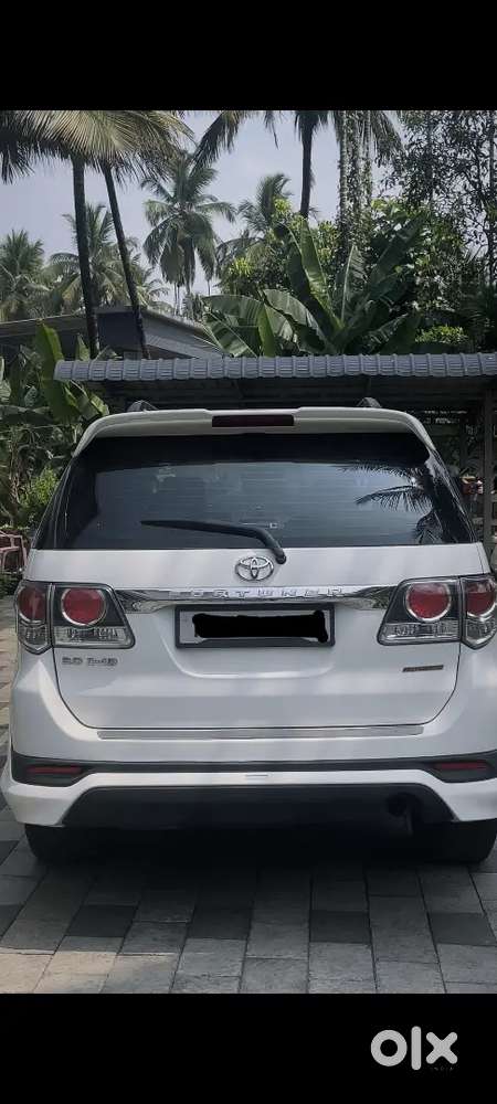 Toyota Fortuner 2015 Diesel 150000 Km Driven