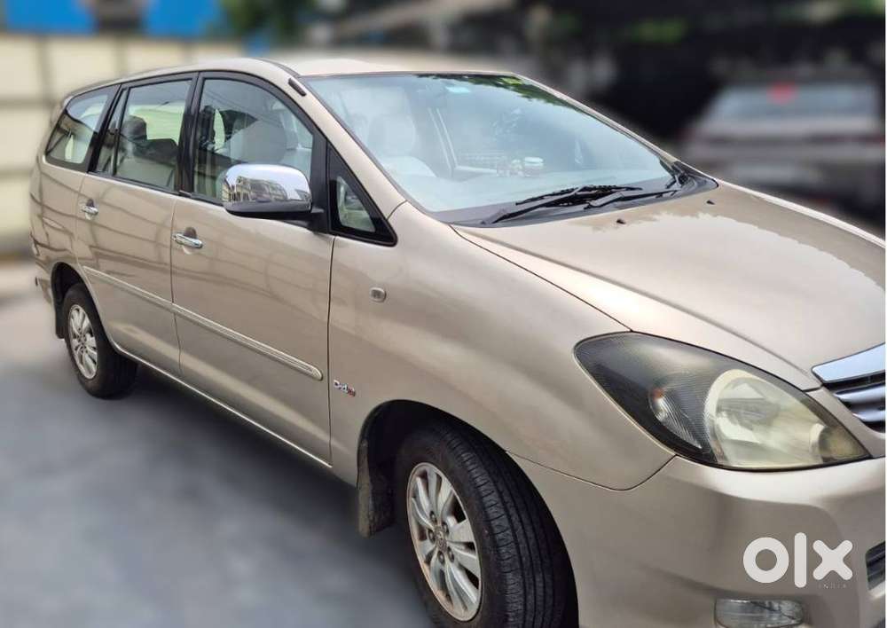 Toyotainnova 2.5v 8seater Diesel