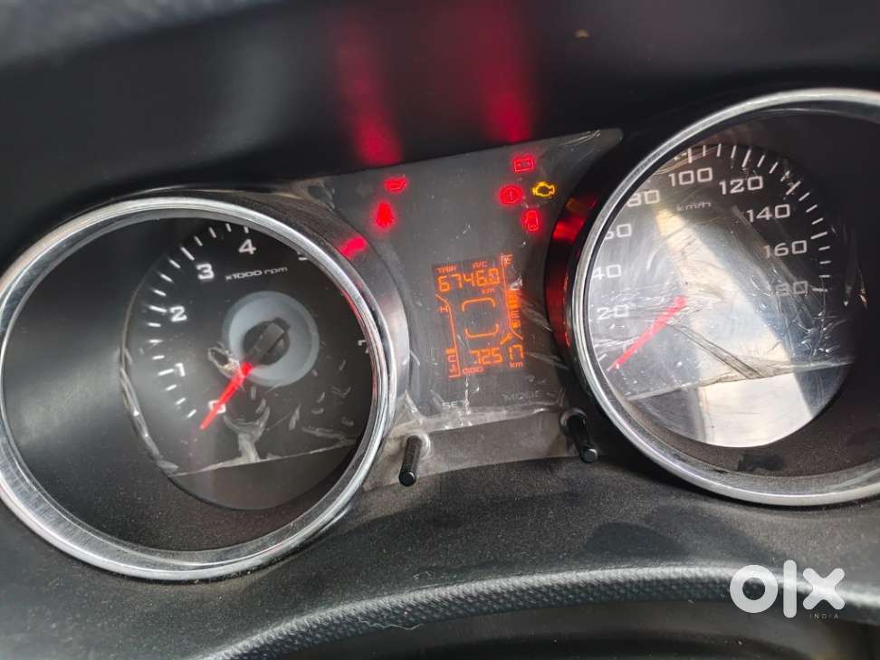 Mahindra Tuv 300 T8, 2016