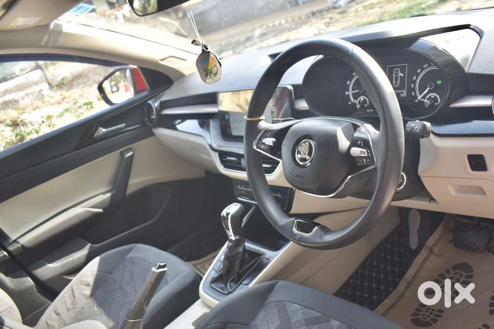 Skoda Slavia 1.0 Tsi Style At, 2025, Petrol