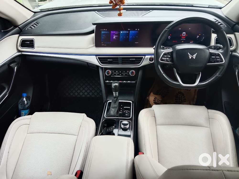 Mahindra Xuv700 2.0 Ax 7 Petrol At Luxury Pack Str, 2022, Petrol
