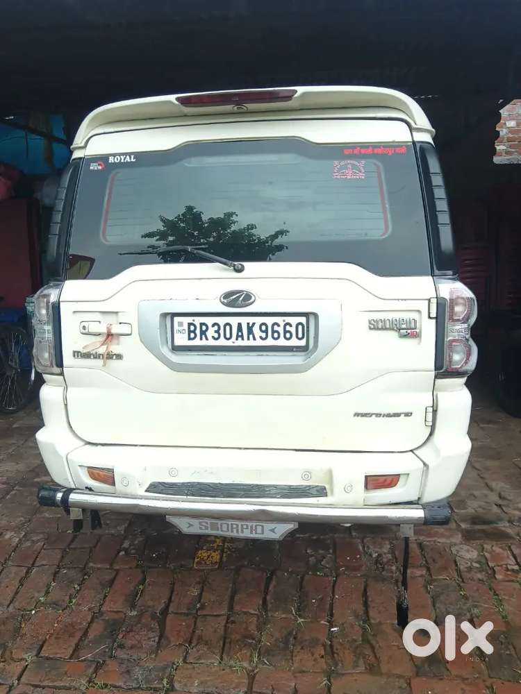 Mahindra Scorpio S10  2015