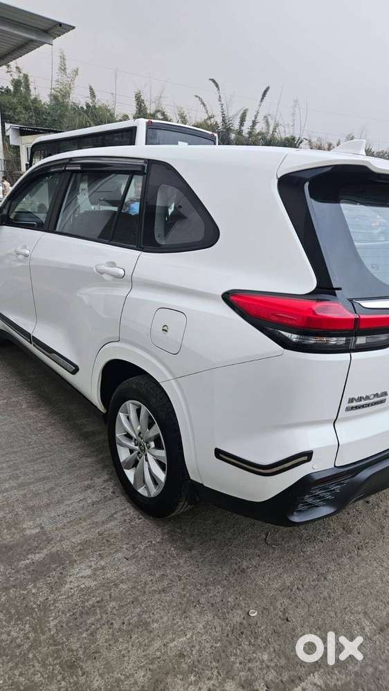 Toyota Innova Hycross 2023 Petrol 42500 Km Driven