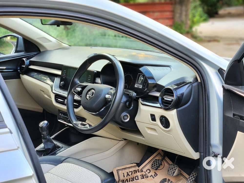 Skoda Slavia Ambition 1.0l Tsi Mt, 2023, Petrol