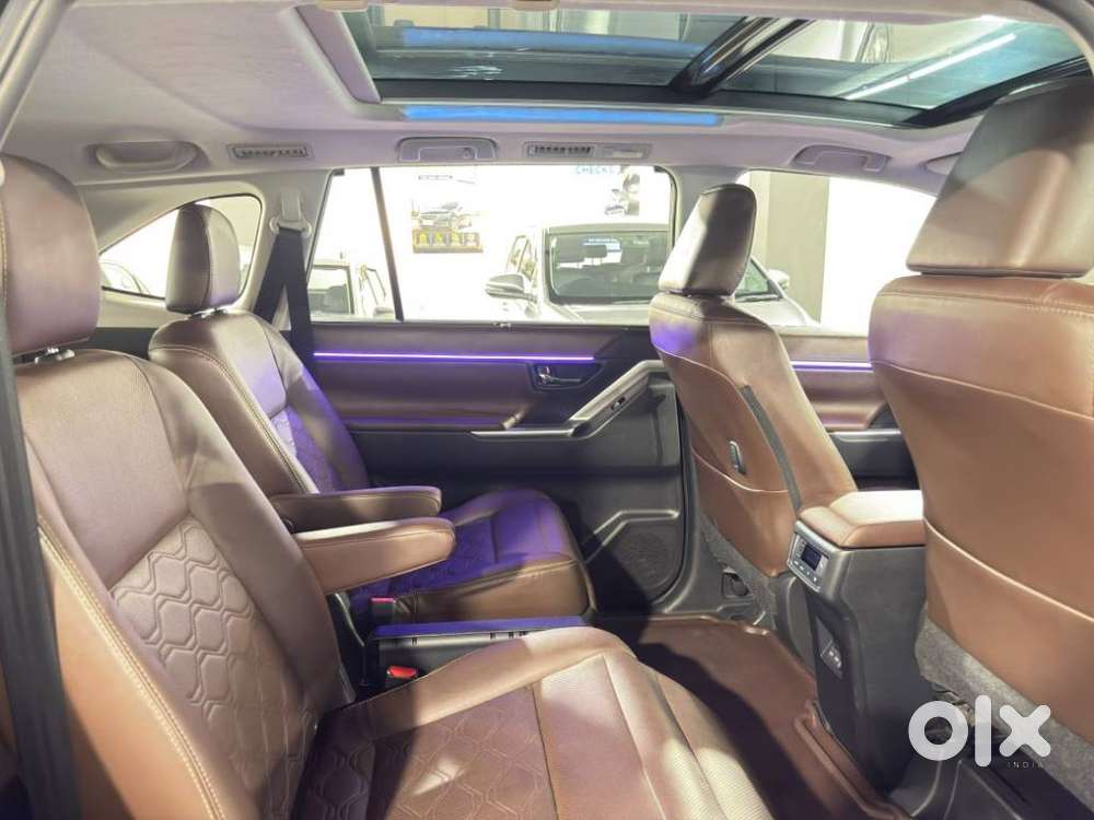 Toyota Innova Hycross 2.0 Zx (o) Hybrid 7 Str, 2024, Petrol