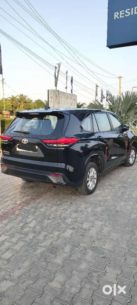 Toyota Innova Hycross 2024 Petrol Well Maintained
