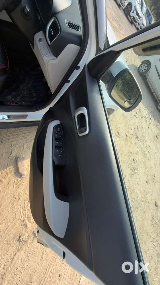 Hyundai Venue Petrol Manual 2023