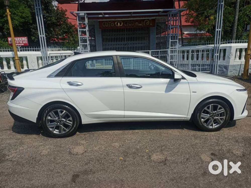 Hyundai Verna Sx (o) 1.5 Vtvt Ivt [2023 - 2026], 2025, Petrol