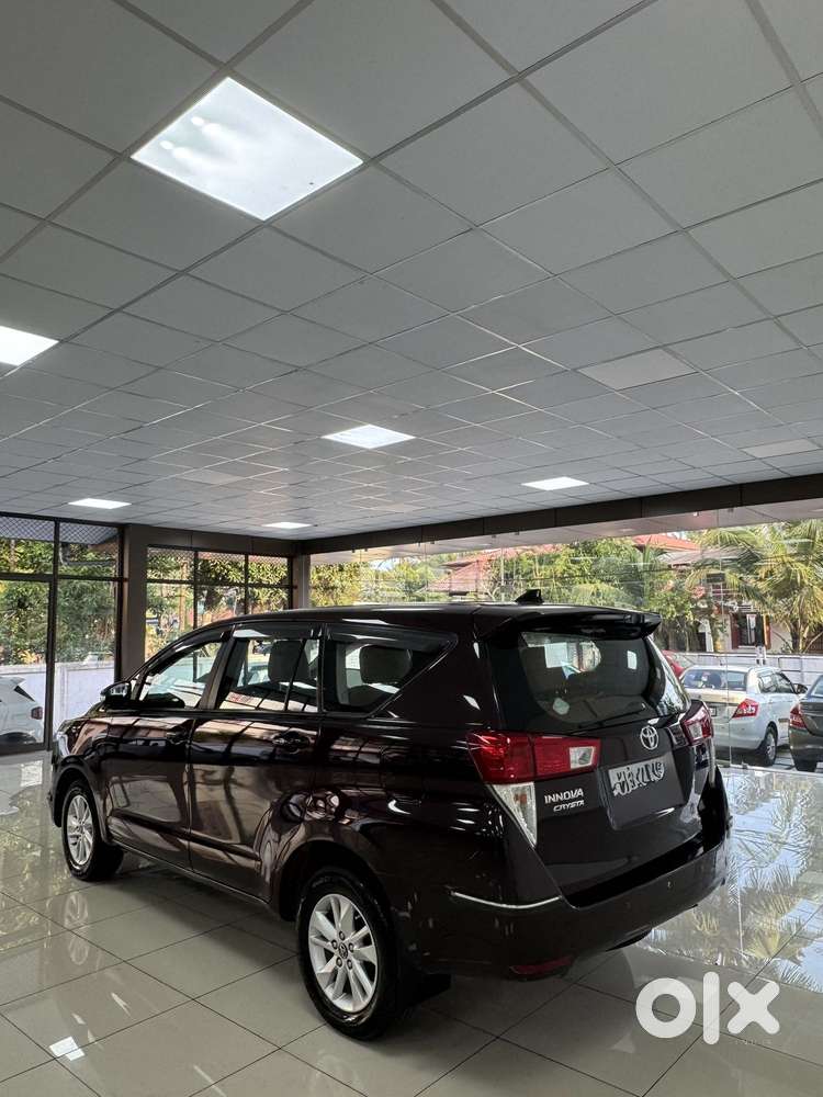 Toyota Innova Crysta 2.8 Gx At 8s, 2016, Petrol