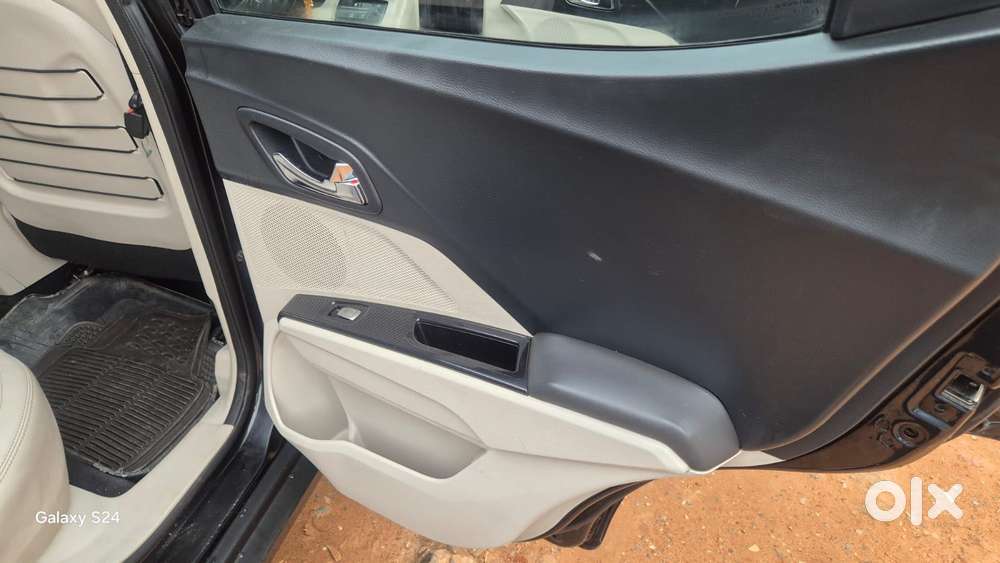 Mahindra Xuv300 W8 Option, 2019, Petrol