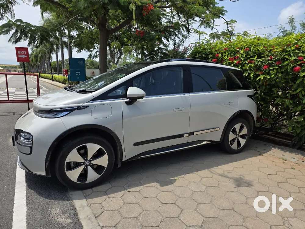 Mg Windsor Ev Essence 2025 Clay Beige
